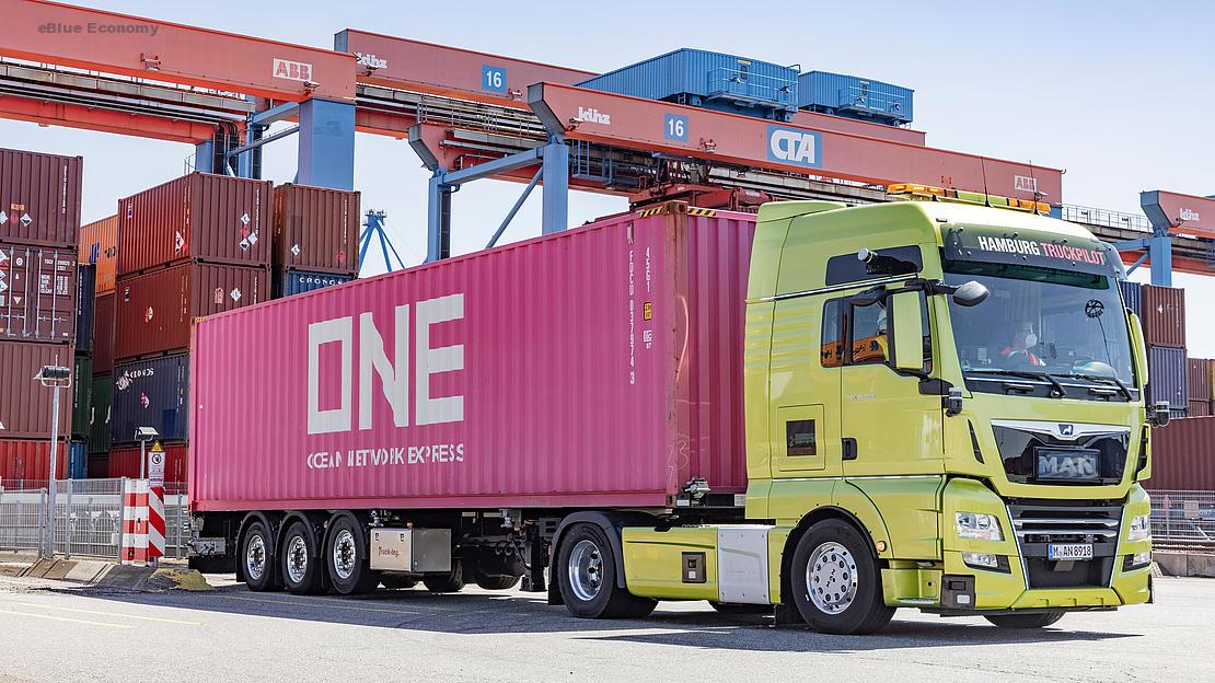 eBlue_economy_HHLA successfully tests self-driving truck at Container Terminal Altenwerder