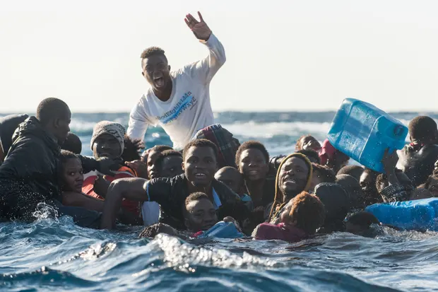 eBlue_economy_Criminals using small boats for smuggling people to Europe