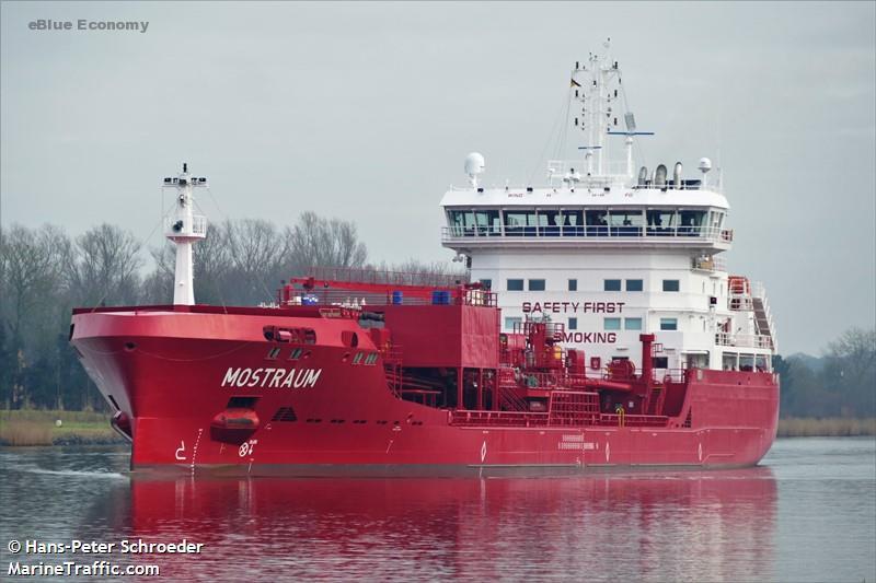 eBlue_economy_Norwegian tanker holed in Brunsbuettel