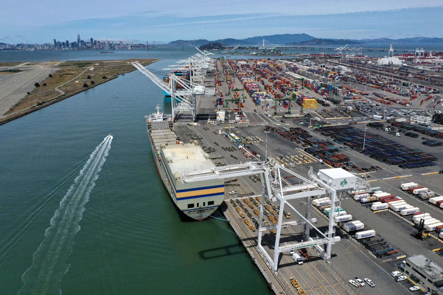 eBlue_economy_Port of Oakland import volume hit new record in 2021 33