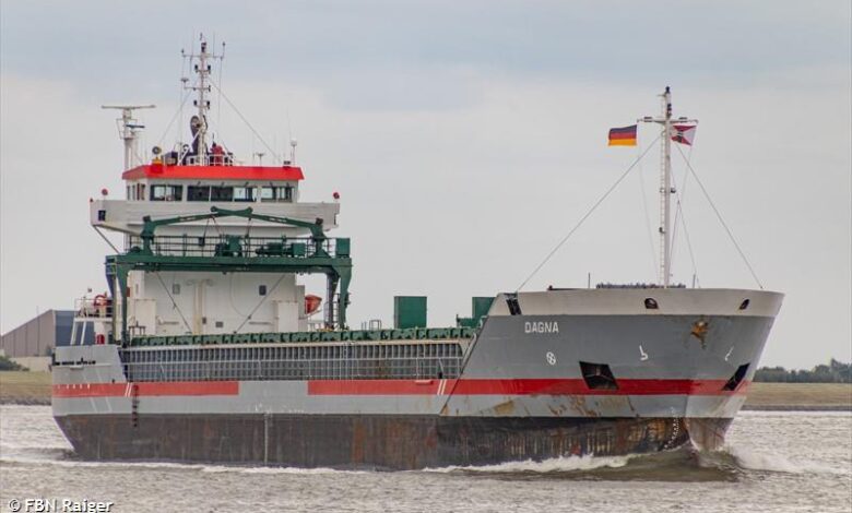 eBlue_economy_Dutch and German cargo ships collision in Lower Weser, both damaged