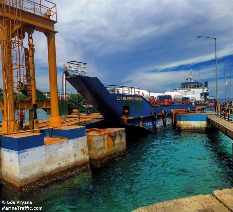 eBlue_economy_Indonesian coaster sank in Java sea, 6 missing