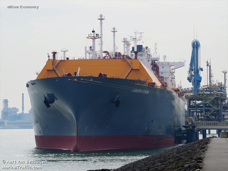 eBlue_economy_LNG tanker deck officer lost in mid-Atlantic