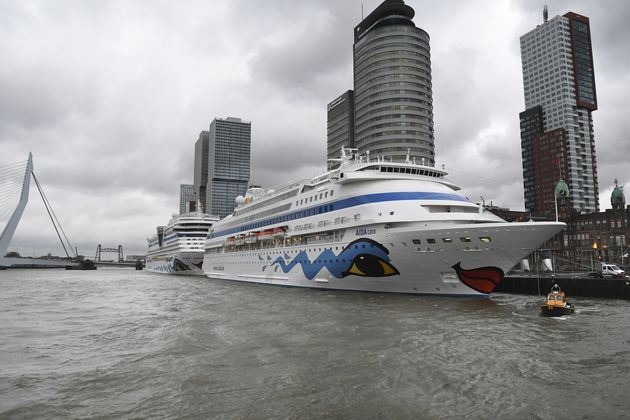 eBlue_economy_ AIDA aan de Wilhelminapier bij Cruise Port Rotterdam (Ries van Wendel de Joode)
