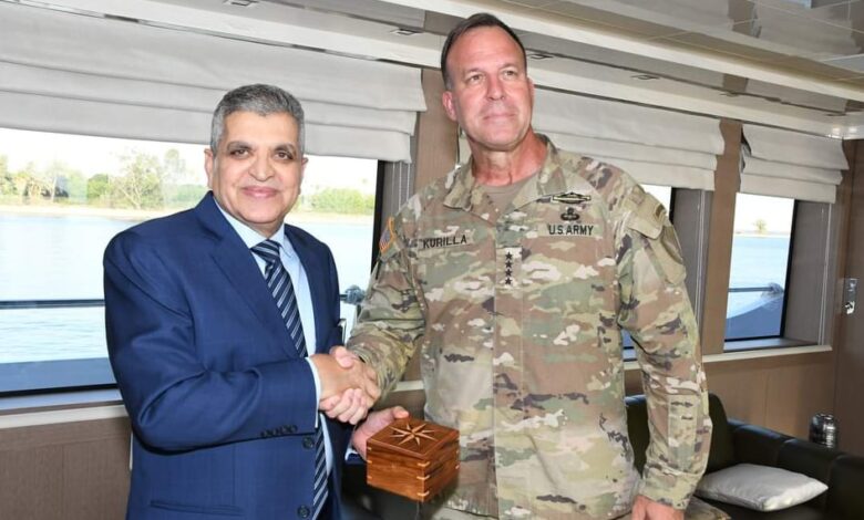 eBlue_economy_Admiral Osama Rabie, receives the commander of the US Central Command
